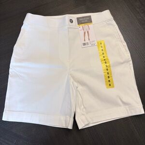 Rafaella White Stretch Shorts Women’s Size 8 Comfort Shorts NWT Moves With You